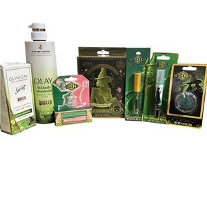 OLAY Wickedly Wonderful & Wicked-Themed Elphaba Beauty Set (NEW) 💚